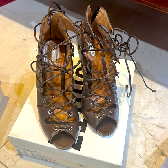 Heels - Picture 1 of 4